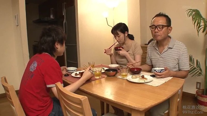 Hana Haruna Hana, professeur aux gros seins de son fils.