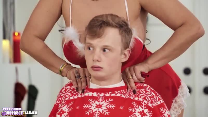 Son nom est Jimmy et il a 21 ans, et il frappe déjà dans le porno du Nouvel An [femmes matures dames sexe milf chatte maman éjaculation pipe seins fait maison