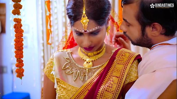 Desi busty cô dâu mới được fuck bởi bạn trai cũ của cô ấy trước mặt chồng cô ấy(HIndi Audio)